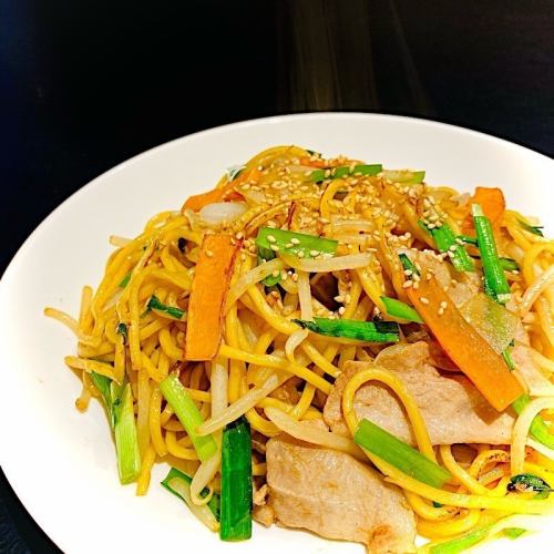 Shanghai-style fried noodles
