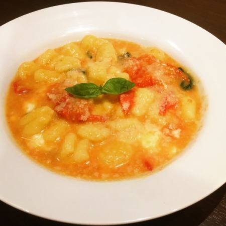 Gnocchi with tomato and basil mozzarella