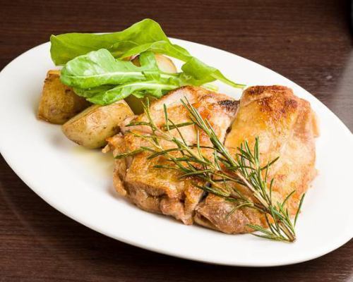 Roasted Daisen chicken with rosemary flavor