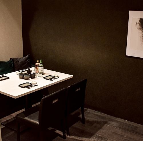 広々テーブルで心ゆくまで。貸切利用で特別な宴会を演出