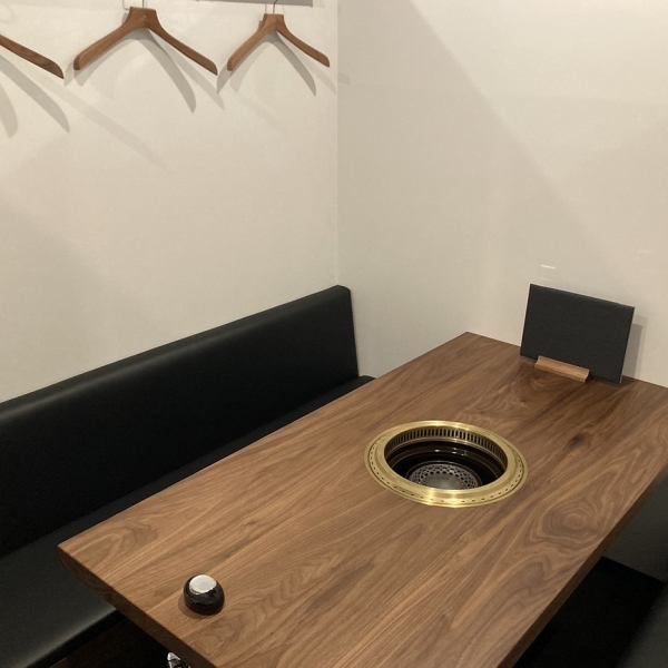 宴会に最適な掘りごたつ個室がご利用も可能です。接待やご会食などにもお勧めです。ご家族でのご夕食や、ご友人同士でのお食事など、様々なシーンでご活用ください。人数に応じて、お席をご用意いたしますので、お気軽にお問い合わせください☆