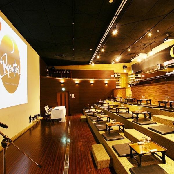 [Za/Stadium] is a large movie theater-style venue that can accommodate up to 80 people★Can be reserved for private use for up to 20 people!You can use the impressive screen of over 300 inches◎For important events and big events A luxurious space perfect for all kinds of banquets♪ A 3-hour all-you-can-drink buffet course exclusive to the za/stadium starts from 4,000 yen (tax included)!Please feel free to contact us.