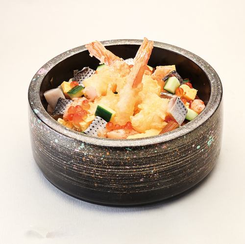 Three-colored fresh tuna rice bowl / Shrimp tempura chirashi