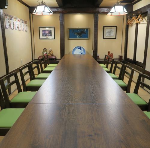 Japanese style table seats that can accommodate large banquets!