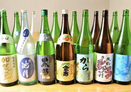 More than 10 kinds of sake selected from all over the country.