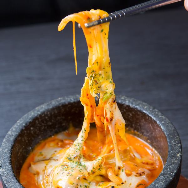 [It's melty! It's irresistible for cheese lovers♪] Our signature dish "Rosé Tteokbokki"