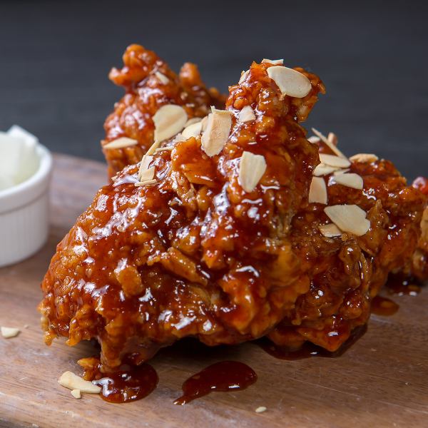 [Our most popular menu item!!] The sweet and spicy sauce is addictive♪ “Yannyeom Chicken”