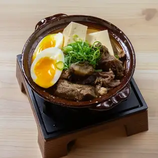和牛を使った牛すじ豆腐/海老のマヨネーズソース