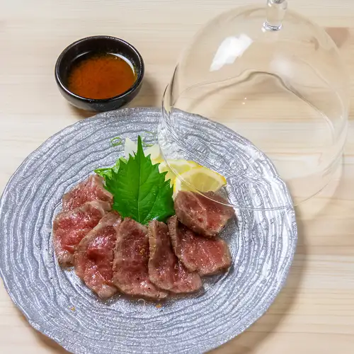 燻製仕立ての吉備芳醇牛たたき