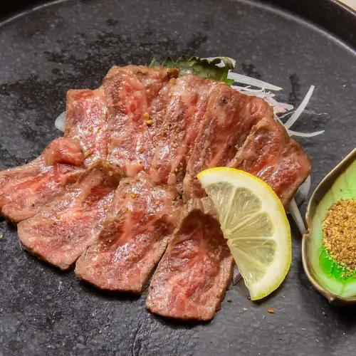 燻製仕立ての吉備芳醇牛たたき