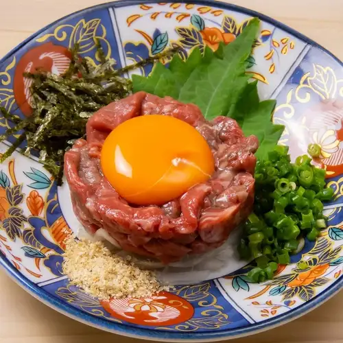 和牛の炙りユッケ/馬肉上赤身刺し