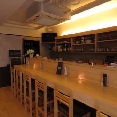 カウンター席は江戸川橋や神楽坂でおひとり様でゆったり飲めるお店を探されてる方には特におすすめです！お二人での利用などにも使いやすいです！