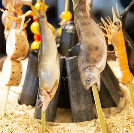 고소한 원자구이와 고급 재료로 만든 이탈리안