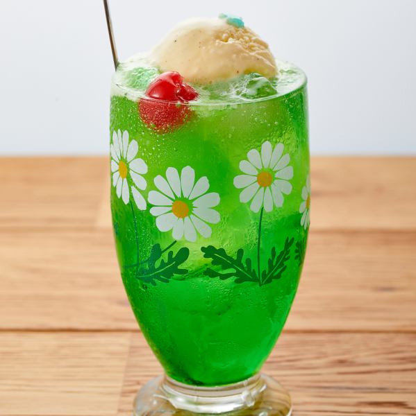 【SNS映え◎】見た目も味も100点満点！下北ホールのドリンクで心もキュンと♪大人のメロンソーダ