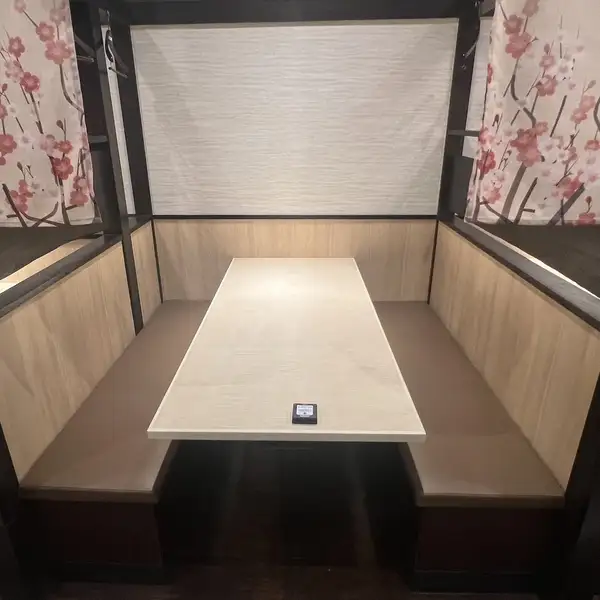友達同士での飲み会にもぴったりな個室あり♪周りを気にせず、料理長こだわりの海鮮料理を楽しめます☆