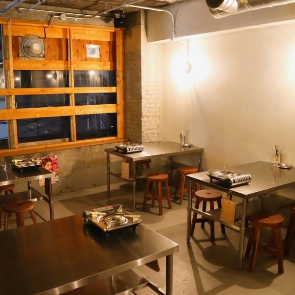 这是一个可供2人团体使用的餐桌座位♪可以为宴会和各种场景预留约70人的楼层！我们将尽可能满足客户的各种愿望，所以请随时联系我们♪ [#梅田#韩国料理#吃到饱#Yukke sushi #Samgyeopsal #Takkanmari #Bulgogi #Chukumi #Cheese kinpa #Umeda #Ohatsu Tenjin]