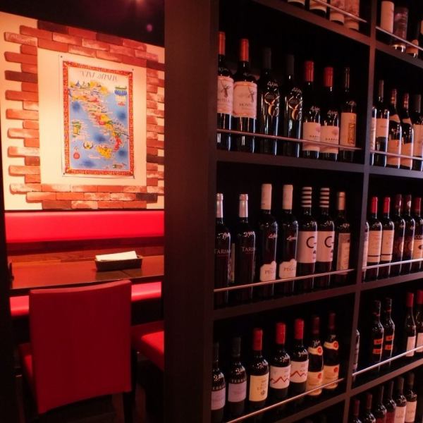 A commitment of our shop is very carefully selected wines collected from all over the world! In the back of the shelf of wine bottles arranged in the glowing darkness, we prepare half-room space only for one table recommended for dating I will.Plenty of privacy.