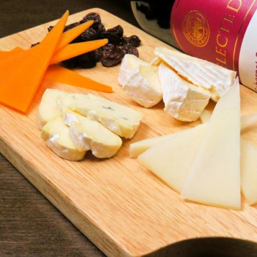 Assortment of 4 types of cheese