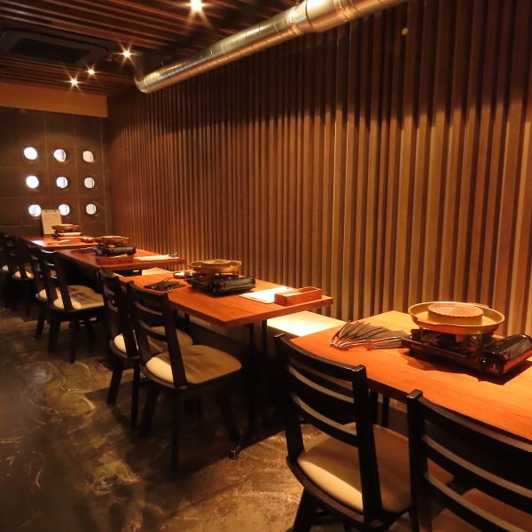 店内はシックなテイストで、落ち着いた雰囲気が特徴。外観からも清潔感と洗練さを感じさせるデザインで、初めて訪れる方も安心です☆アクセスは便利な立地にあり、仕事帰りから休日利用まで幅広く対応。さらに、サービス面でも丁寧な対応を心掛け、居心地の良さを第一に考えています♪