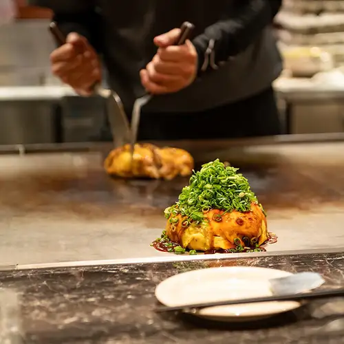 鉄板で焼き上げるライブ感