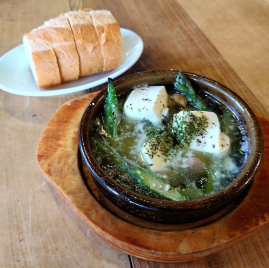 【欢迎/告别派对 经典意式畅饮90分钟套餐】主菜：人气浓郁芝士豆腐蒜蓉酱