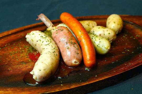 【歡迎/告別派對無限暢飲義大利套餐（90分鐘）】主菜：什錦香腸