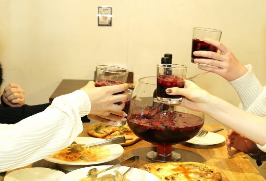 【フルーツたっぷり！どえらいでっかいサングリアで！わいわい女子会コース】３名様から
