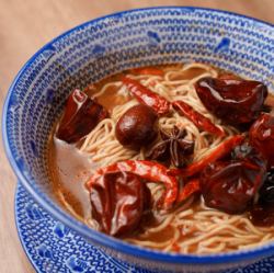 辣子麺（ラーズーメン）