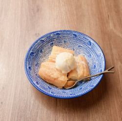 揚げパン　羊乳アイスのせ