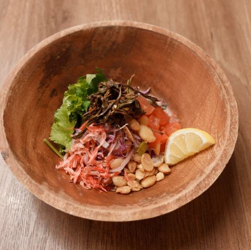 発酵茶葉と干し海老とトマトのサラダ