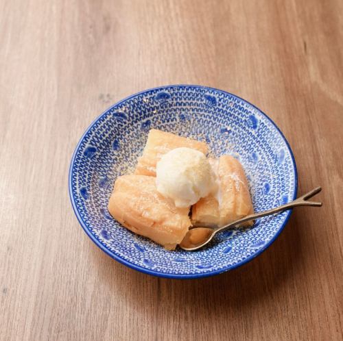 揚げパン　羊乳アイスのせ