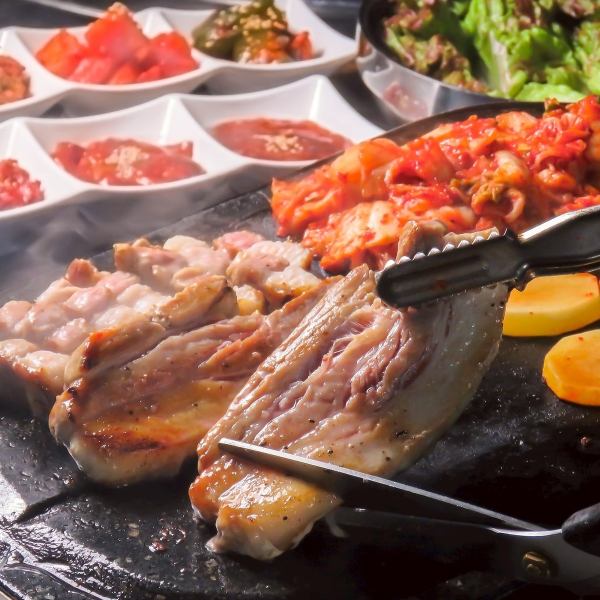 当店で圧倒的な支持を集める自慢の味【サムギョプサル】