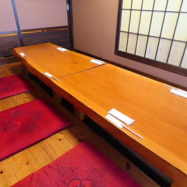 お一人様から団体のお客様まで、様々なご利用人数に対応できるお席を豊富にご用意しております！カウンター席や、掘りごたつ個室、お座敷完全個室など、お客様好みの空間で和の心地よさを満喫しながらゆっくりとお過ごし頂けます。総席数84席の広い店内では、45～60名様の貸切を承りますのでお気軽にお問い合わせください。