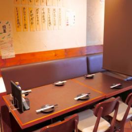 6名様がけのテーブル席です。人数に合わせてテーブルをつなげてのご案内も可能なのでお気軽にお問い合わせください☆