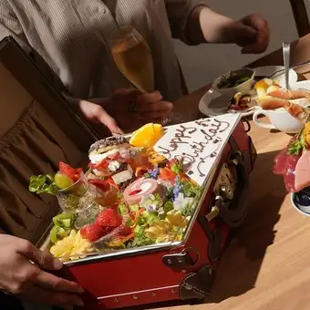 【バースデープレミアム蟹食べ放題★土日祝祝前日】90分プラン◆13,300円／スイーツトランク付き