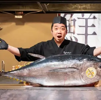 【僅限週一和週五】特別節目:藍鰭金槍魚切割表演