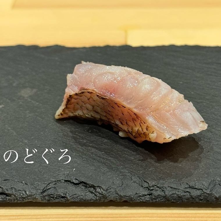 We offer sushi made with fresh fish from Hokuriku and the best catch of the day!