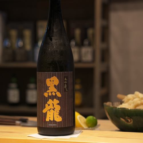 福井各地の日本酒を豊富に取り揃えております。他ではなかなか味わえない限定酒や季節の日本酒もご用意。