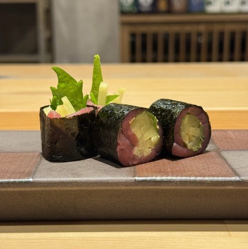 Tuna seaweed roll