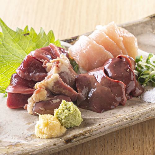 毎朝厳選!バラエティ豊かな鶏のお造り盛り合わせ