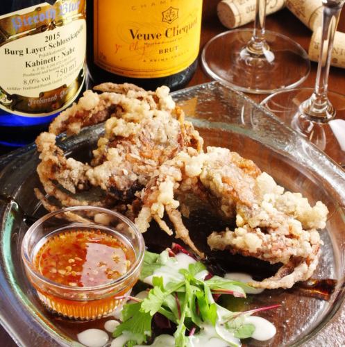 Deep-fried soft shell crab that can be eaten with the whole shell