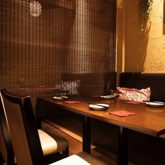 Lower the noren to create a semi-private room♪ Perfect for a date!