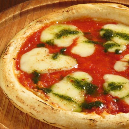 Tomato sauce and shiso pesto margherita