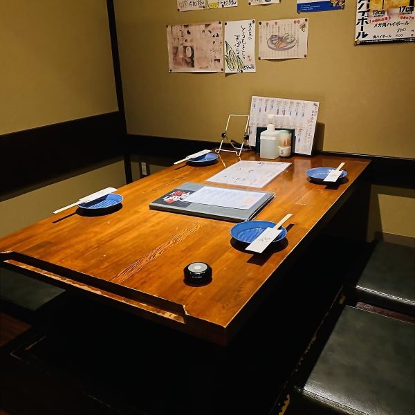 We have a private room with a sunken kotatsu that is perfect for small to large parties. Please come visit our restaurant, which is perfect for a wide variety of parties!