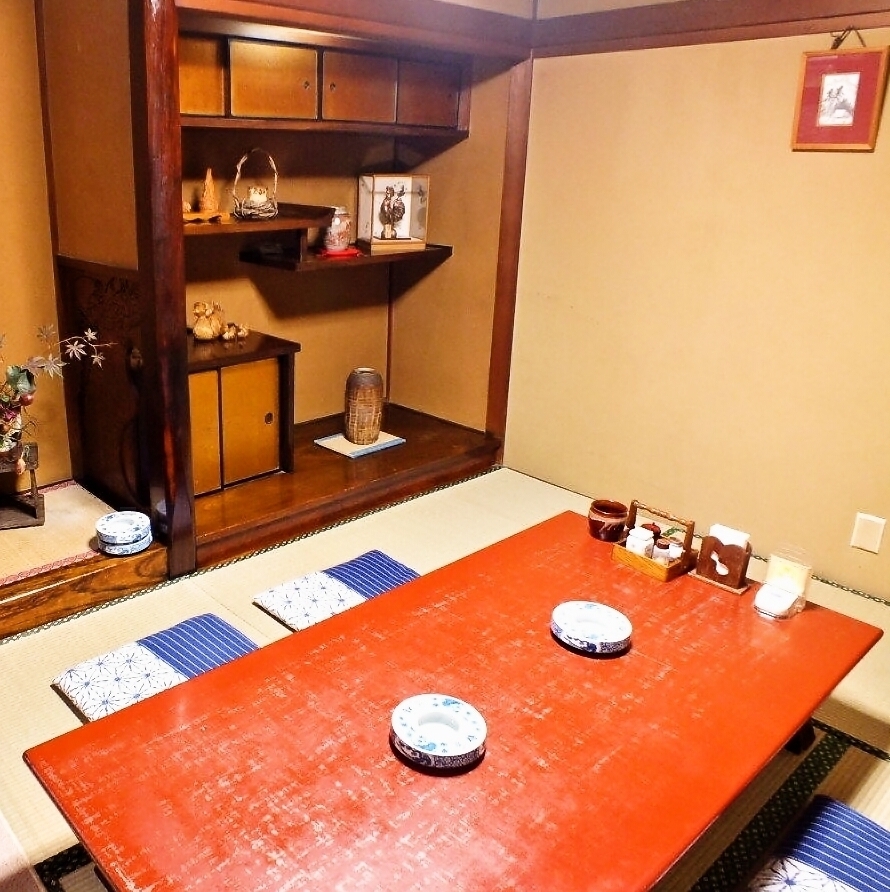 2名様から対応可能な個室がございます(金・土・祝前日は4名~)。