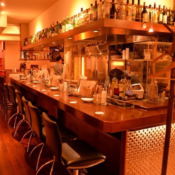 お1人様にもおすすめ◎カウンター席もご用意！気軽に楽しめる居酒屋メニューもご用意してますので男性にもおすすめです★2時間単品飲み放題は2,178円（税込）で＋300円でプレミアムモルツも対象に！！お仕事帰りやサクッと飲みにもご利用ください☆
