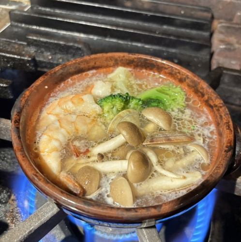 鶏とキノコのアヒージョ