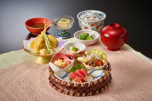 [Weekday lunchtime only] Basket set meal