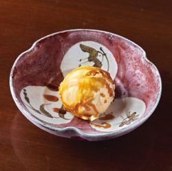 お豆腐のアイスクリーム黒蜜かけ