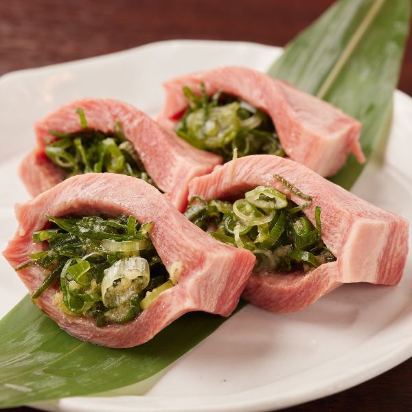 【女性に大人気♪】厚切りネギ包みタン / 1650円(税抜)！！肉厚でジューシー！食べごたえも◎
